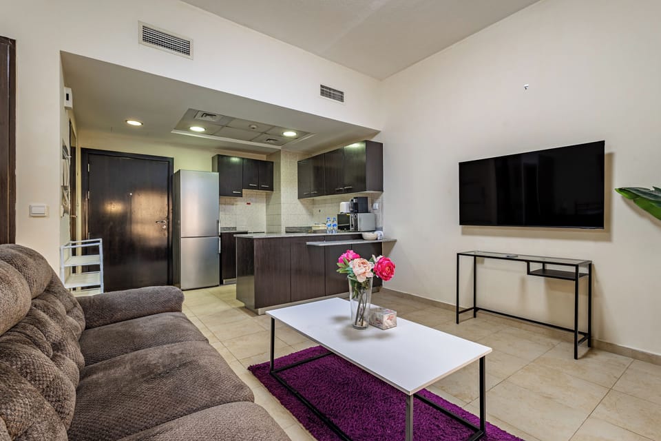Apartment, City View | Living area