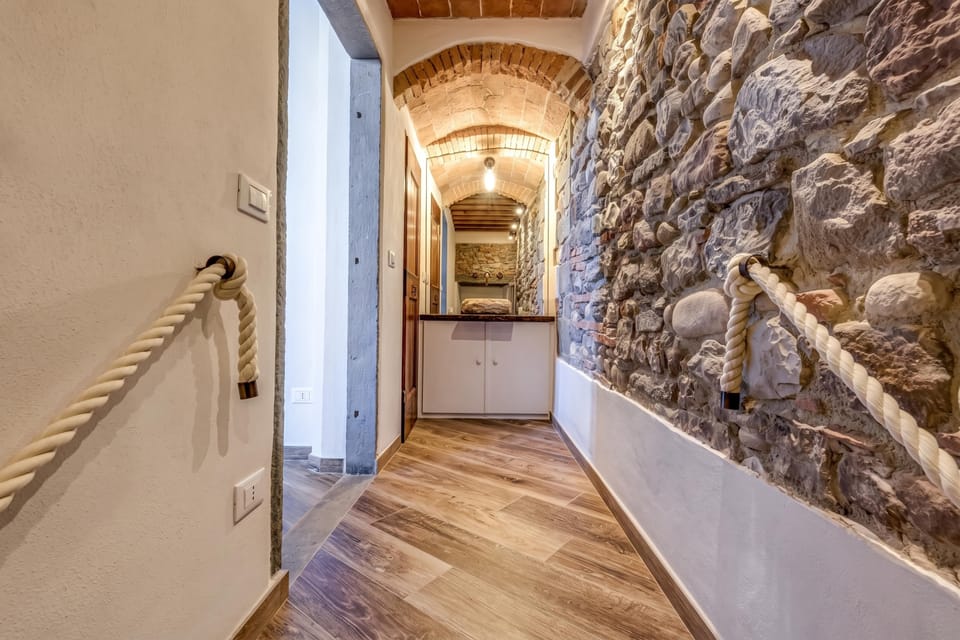 Family Apartment, 3 Bedrooms, Refrigerator & Microwave (Luxury Chianti Road - 3BR Free) | Staircase