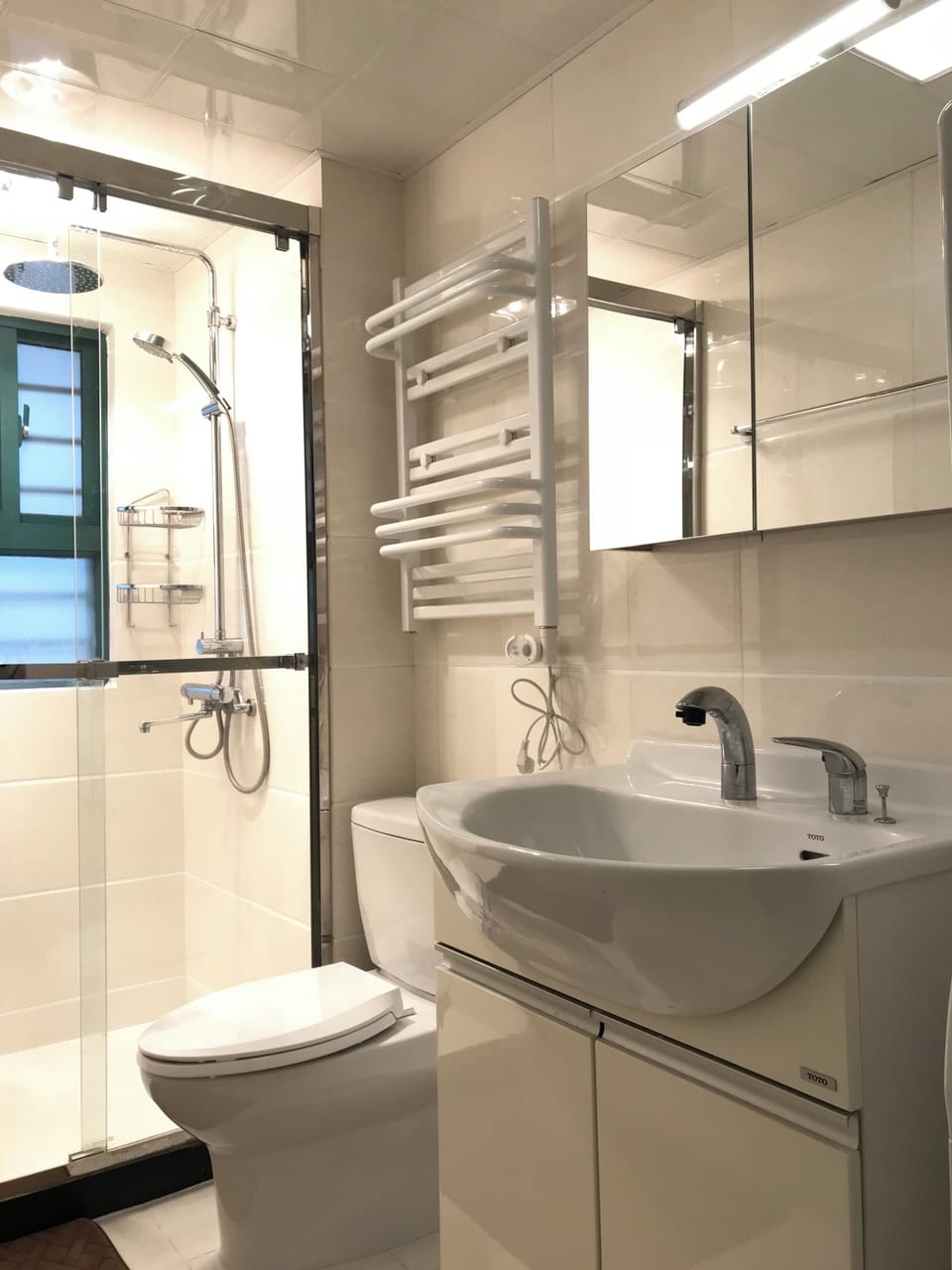 Superior Suite, 2 Bedrooms, Non Smoking | Bathroom | Shower, free toiletries, hair dryer, towels