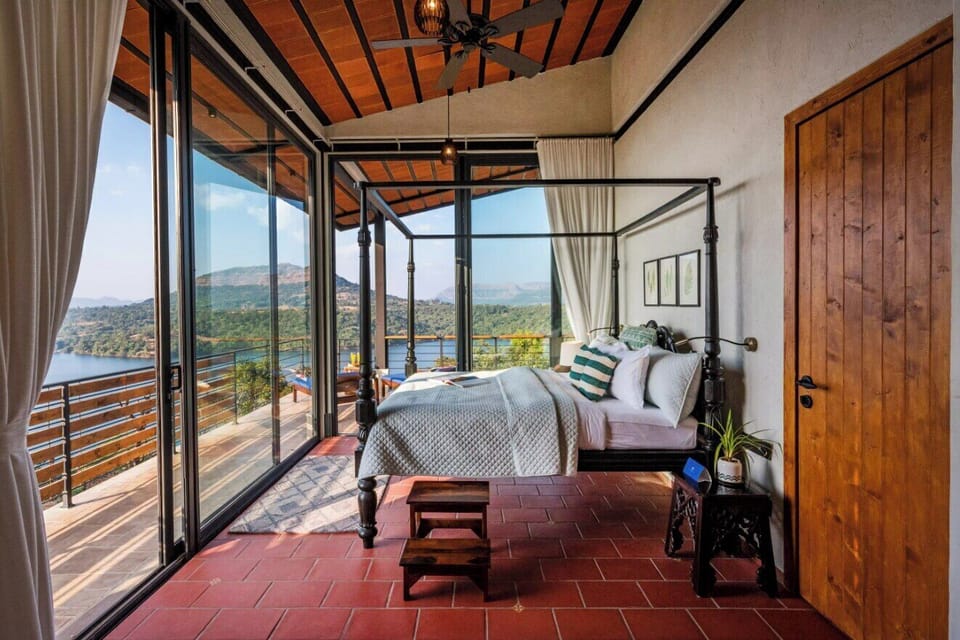 Luxury Bungalow, Lake View | In-room safe, WiFi (free)