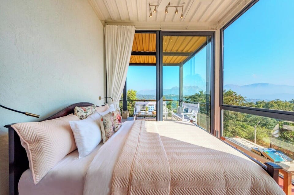 Luxury Bungalow, Lake View | In-room safe, WiFi (free)