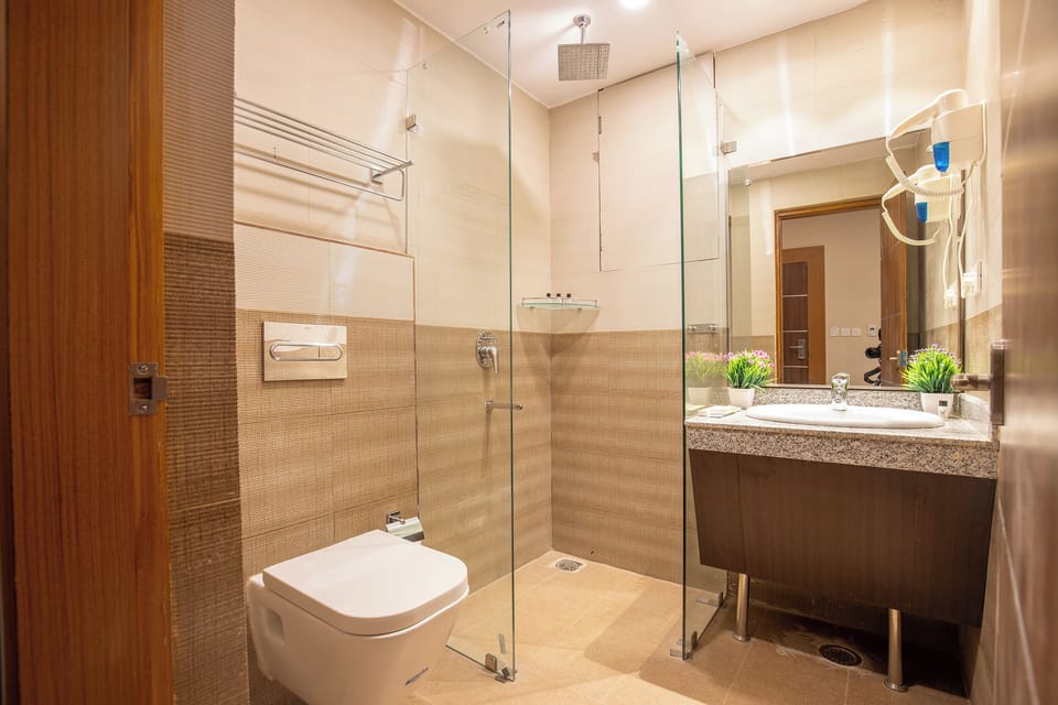 Superior Double Room | Bathroom | Shower, towels, soap, shampoo