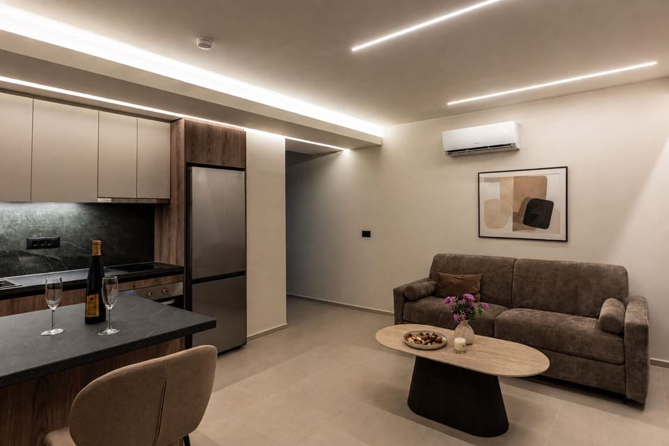Signature Suite | Living area | 32-inch Smart TV with digital channels, printers
