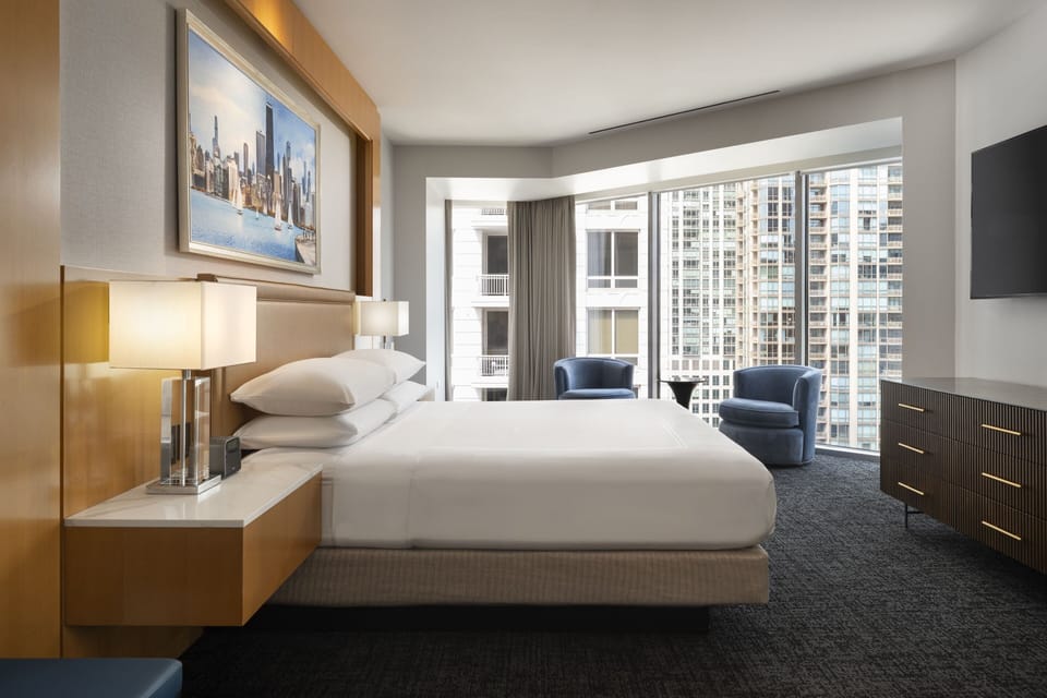 Premium bedding, in-room safe, desk, laptop workspace