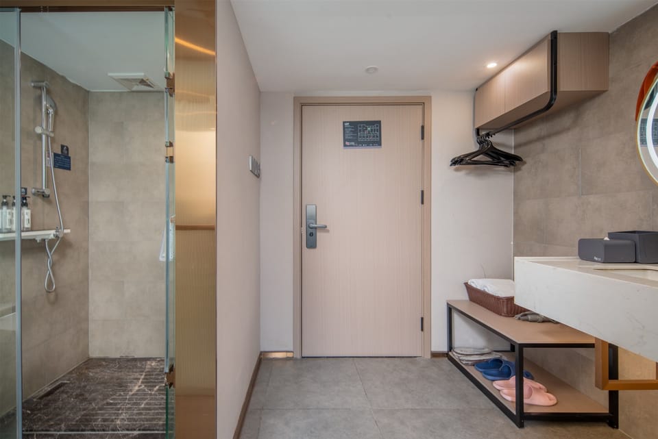Media Queen Room (100 Inch Giant Screen, Screen Casting, Smart Control, Smart Toilet) | Bathroom | Shower, free toiletries, hair dryer, towels