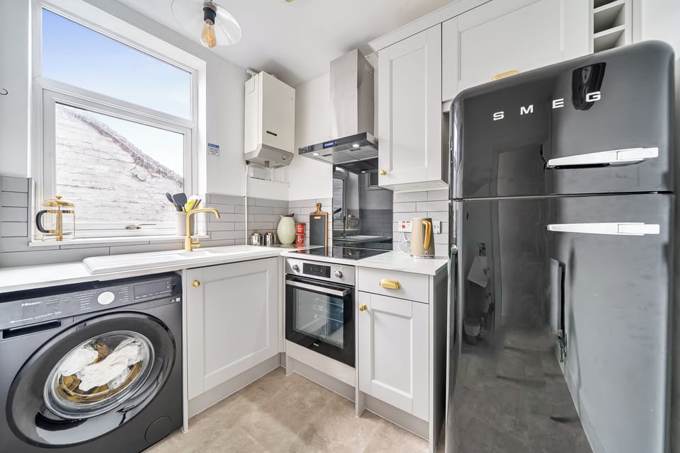 2 Bed Flat - Sleeps 4 - Wifi Apartment in Leek