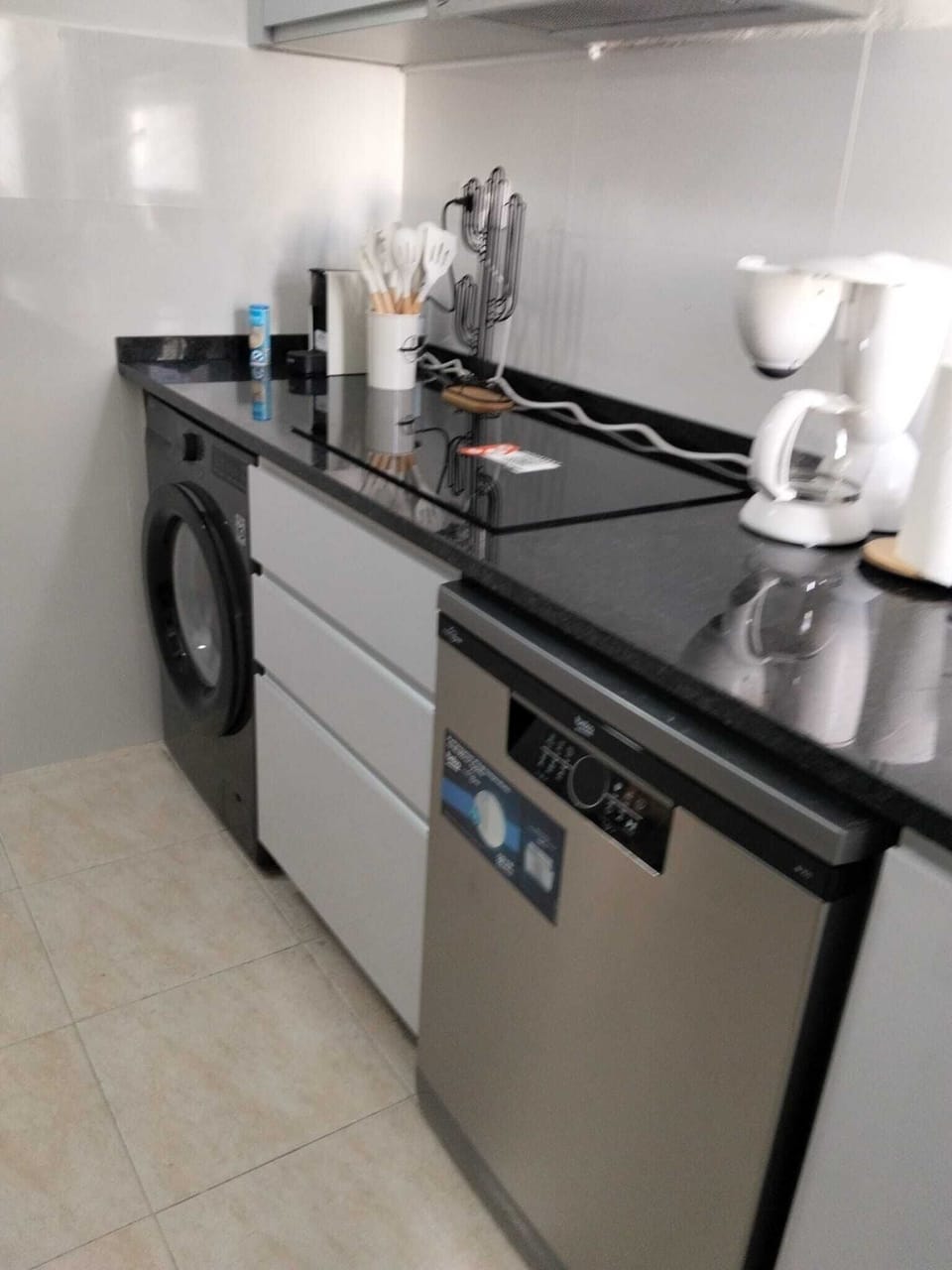 Private kitchen | Shared fridge, shared microwave