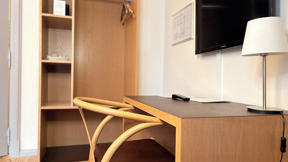 Standard Room, 1 Double Bed, Non Smoking | Free WiFi, bed sheets