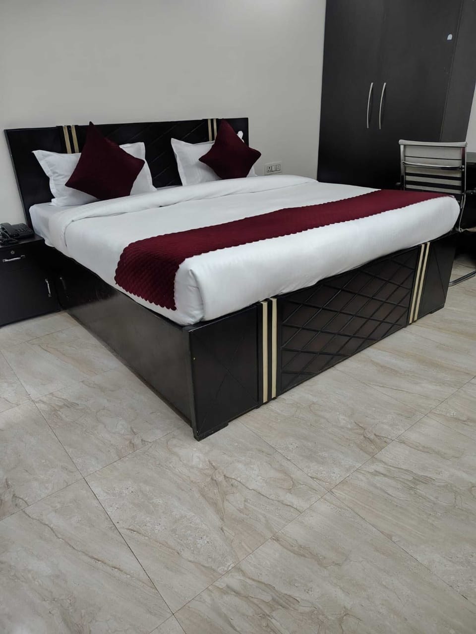 Standard Double or Twin Room | Desk, laptop workspace, WiFi (free)