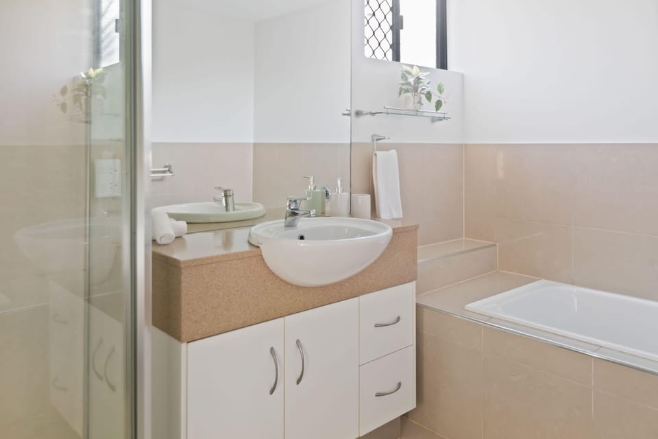 Cairns Hideaway - Pool and Spacious Apartment in Cairns