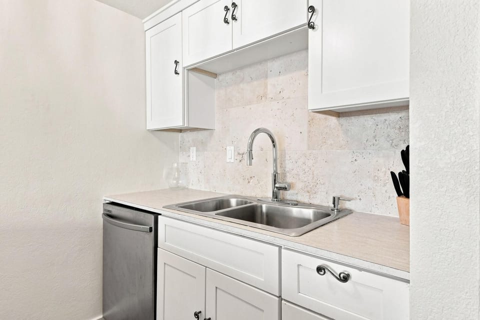Condo, Multiple Beds (Sand Dollar W-210) | Private kitchen