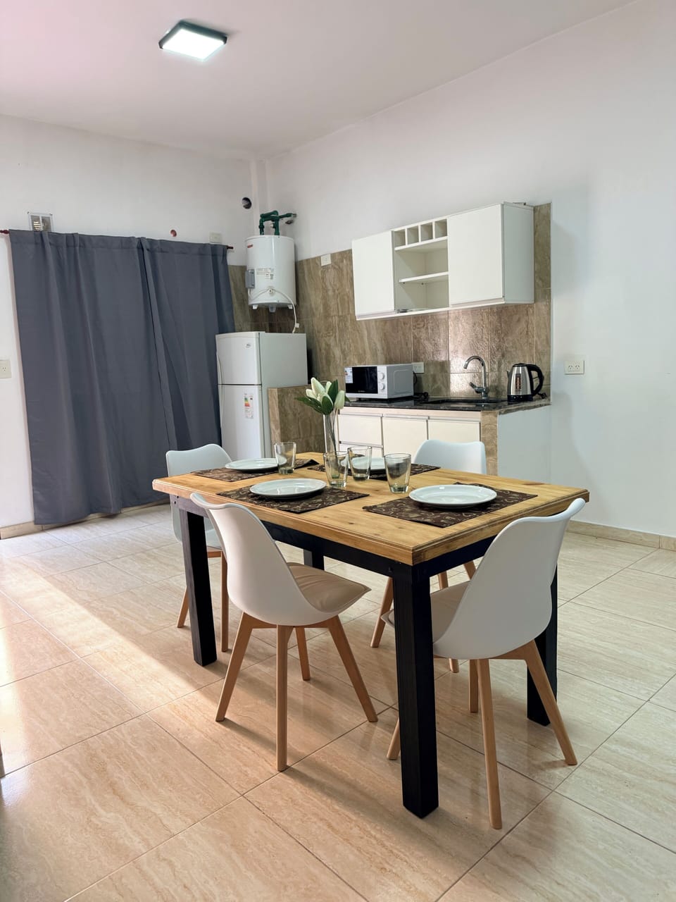 Microwave, cookware/dishes/utensils