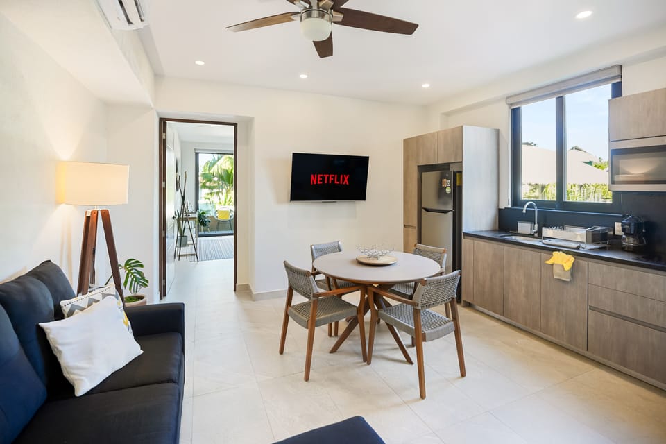 Comfort Condo, Balcony, Garden View | Living area