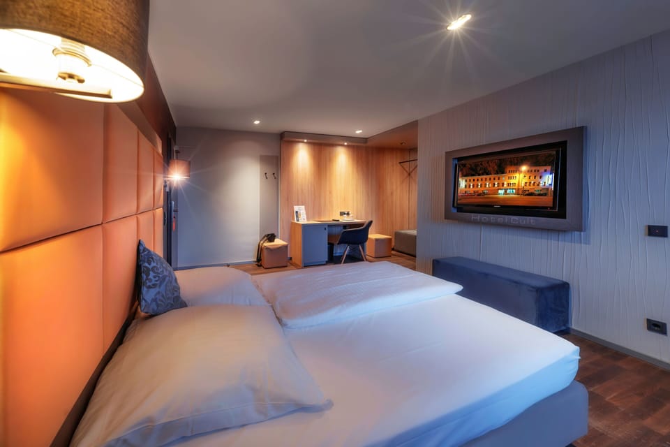 Standard Double Room | Hypo-allergenic bedding available, minibar, in-room safe, desk