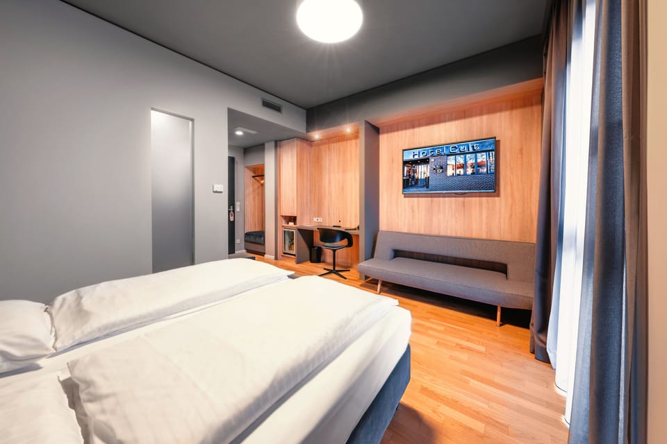 Comfort Double Room | Hypo-allergenic bedding available, minibar, in-room safe, desk