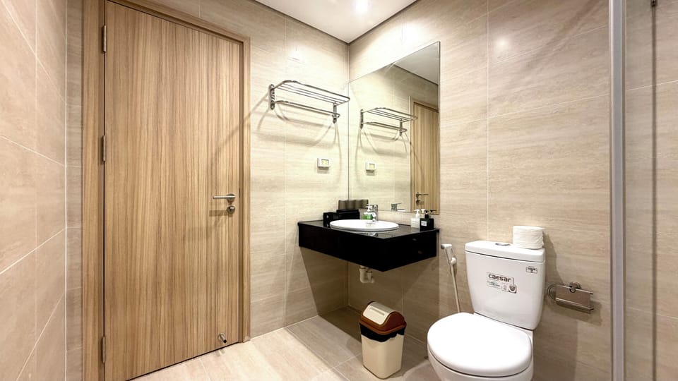Superior Double Room | Bathroom | Shower, free toiletries, hair dryer, towels