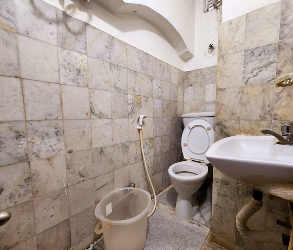 Standard Room | Bathroom | Shower, towels