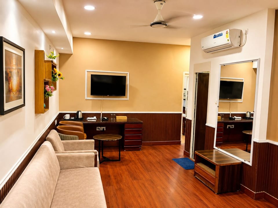 Suite | Living area | 32-inch LCD TV with digital channels