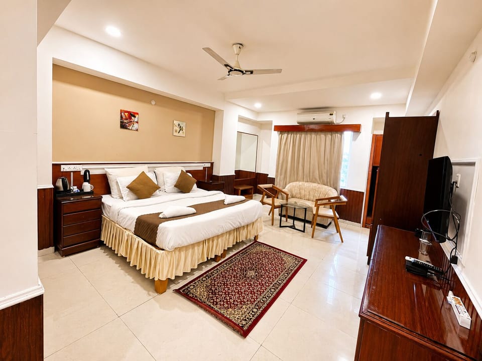 Executive Room | Hypo-allergenic bedding available, desk, laptop workspace, WiFi (free)