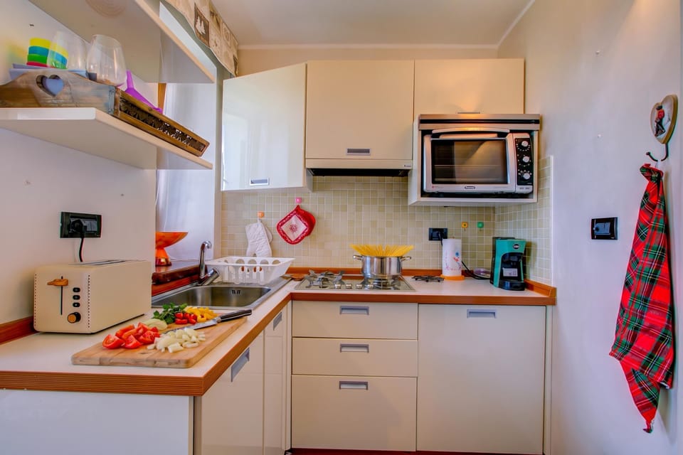 Family Apartment, 1 Bedroom, Balcony (Appartamento Venus 11) | Private kitchen