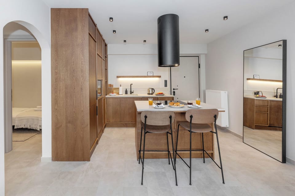 Superior Apartment, Balcony, Garden View | Dining