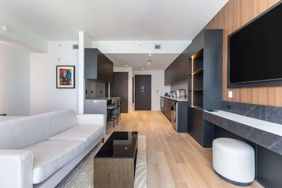 Studio, 1 Queen Bed, Kitchen, City View (E11even Serenity) | Living area