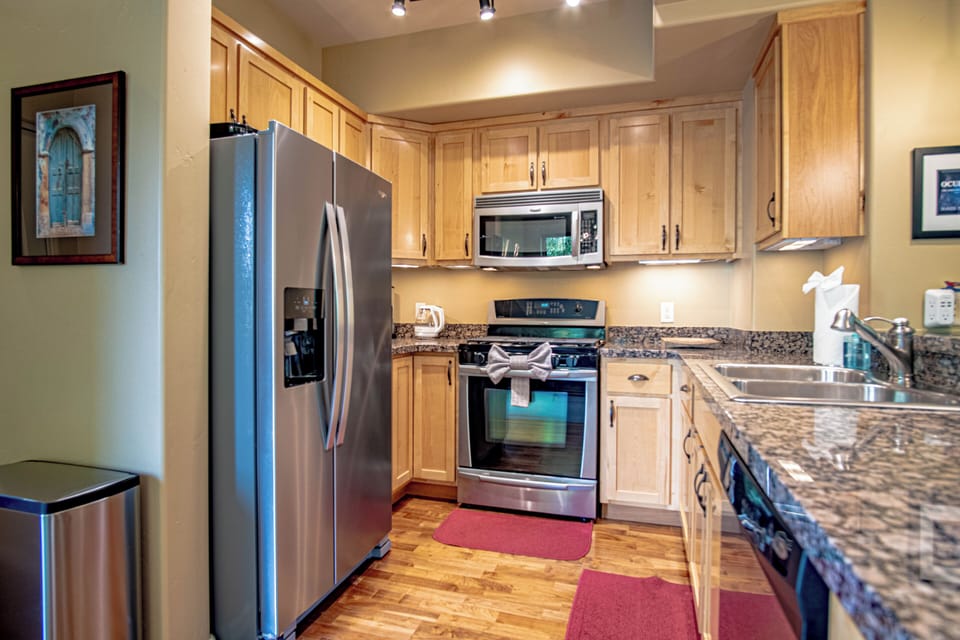 Condo, Multiple Beds, Mountain View (Sweetwater Retreat) | Private kitchen