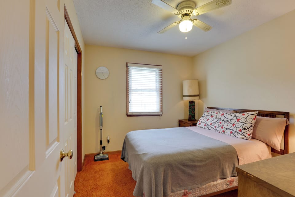 Near Parks, History & Wineries! Lexington Home Cottage in Missouri