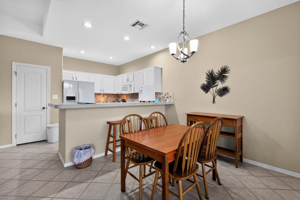 Townhome, 2 Bedrooms | Dining