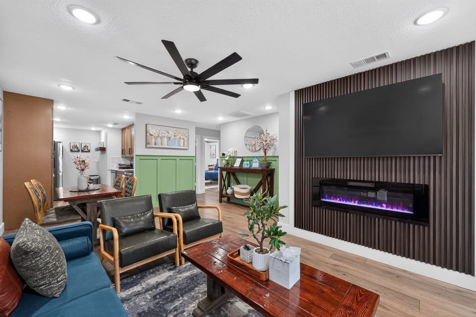 House, 3 Bedrooms | Living area | Smart TV, streaming services