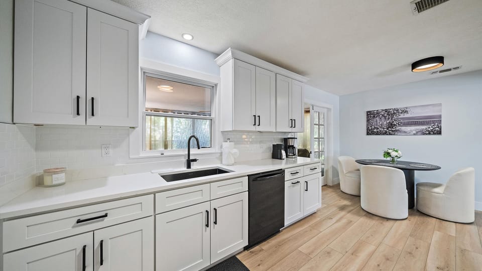 House, 2 Bedrooms | Private kitchen | Coffee/tea maker, fridge, oven, toaster
