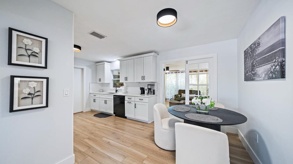 House, 2 Bedrooms | Dining