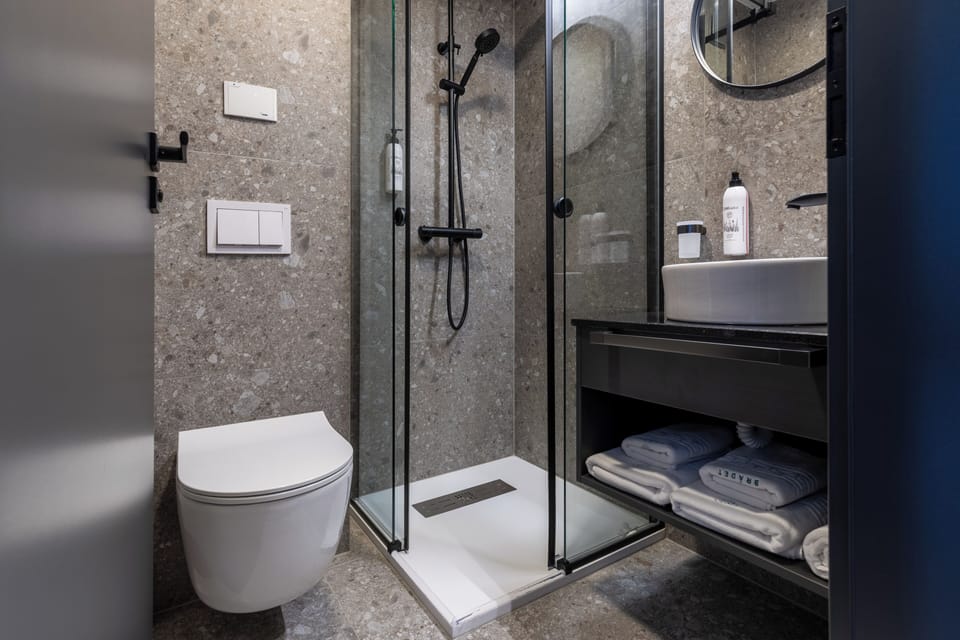 Double Room, Mountain View | Bathroom | Combined shower/tub, hair dryer, slippers, towels