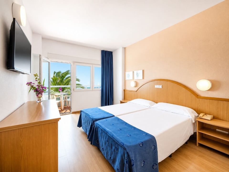 Standard Double Room | In-room safe, WiFi (free)