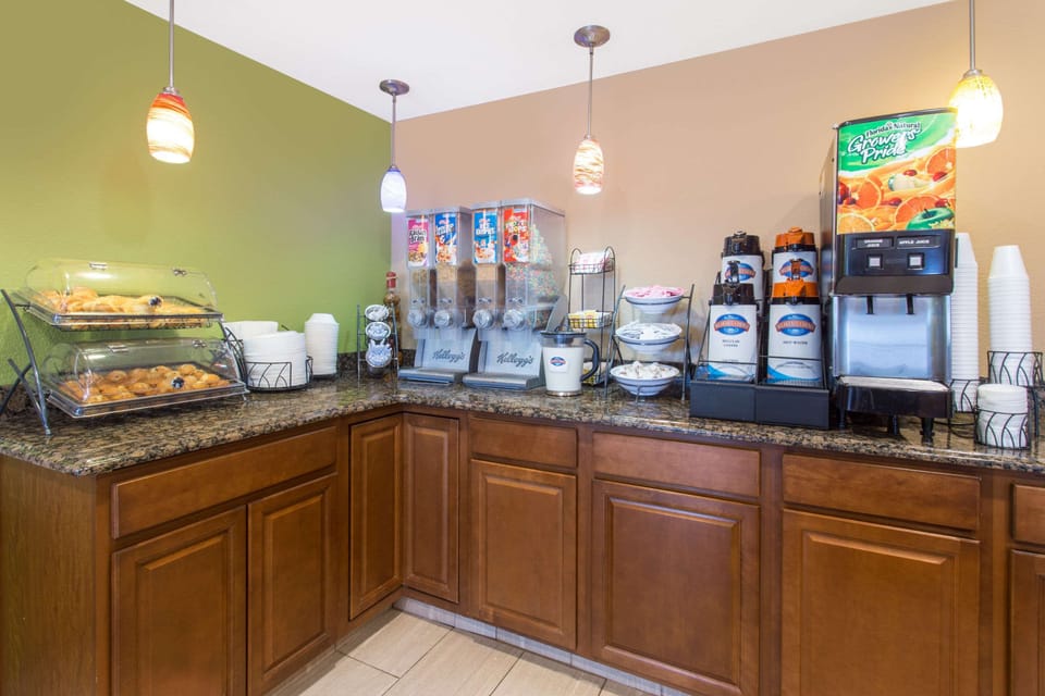 Free daily continental breakfast