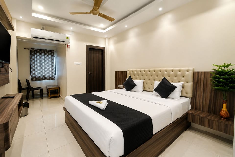 Deluxe Double or Twin Room, City View | Desk, WiFi (free)
