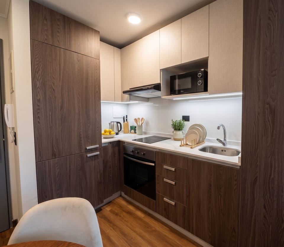 Standard Apartment, 1 Bedroom | Private kitchen | Fridge, microwave, oven, cookware/dishes/utensils