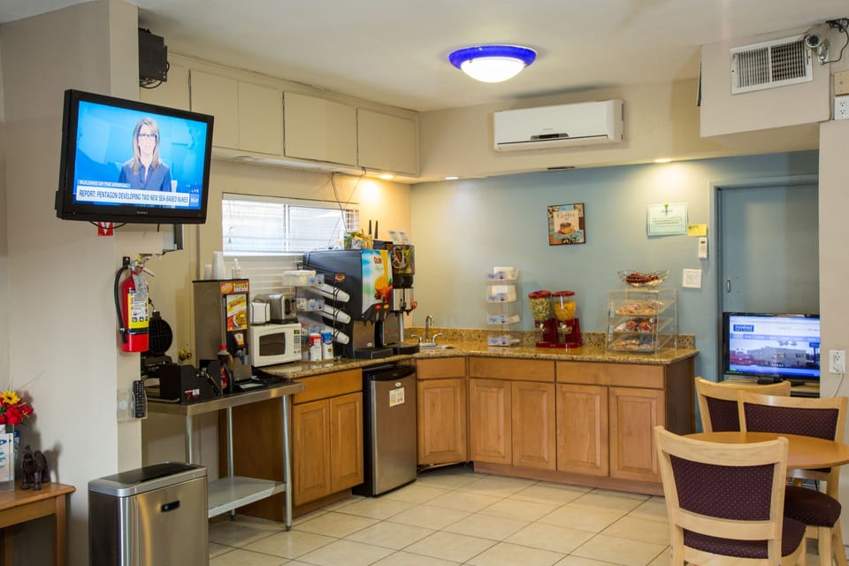Free daily continental breakfast