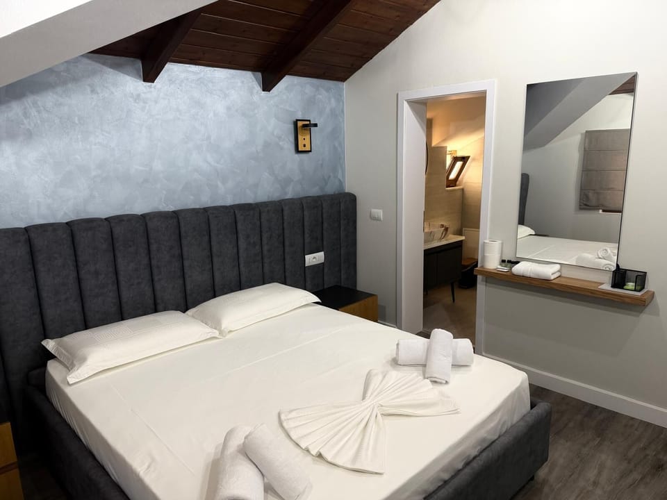 Deluxe Double Room, City View | Cribs (free), WiFi (free), bed sheets