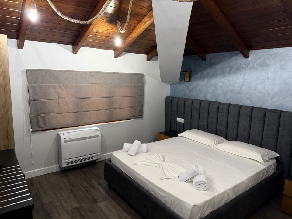 Deluxe Double Room, City View | Cribs (free), WiFi (free), bed sheets