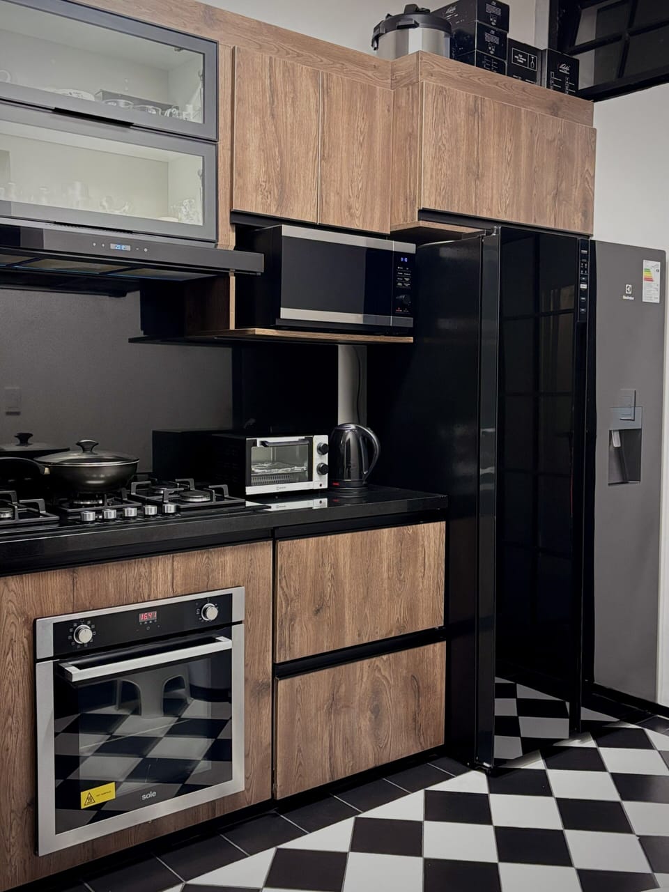 Fridge, cookware/dishes/utensils