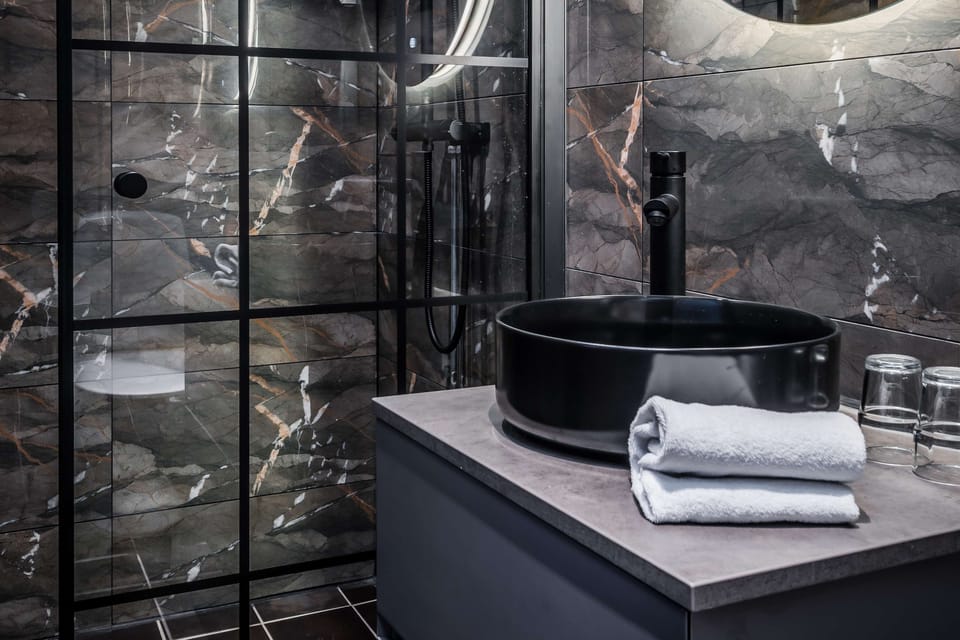 Shower, free toiletries, hair dryer, towels