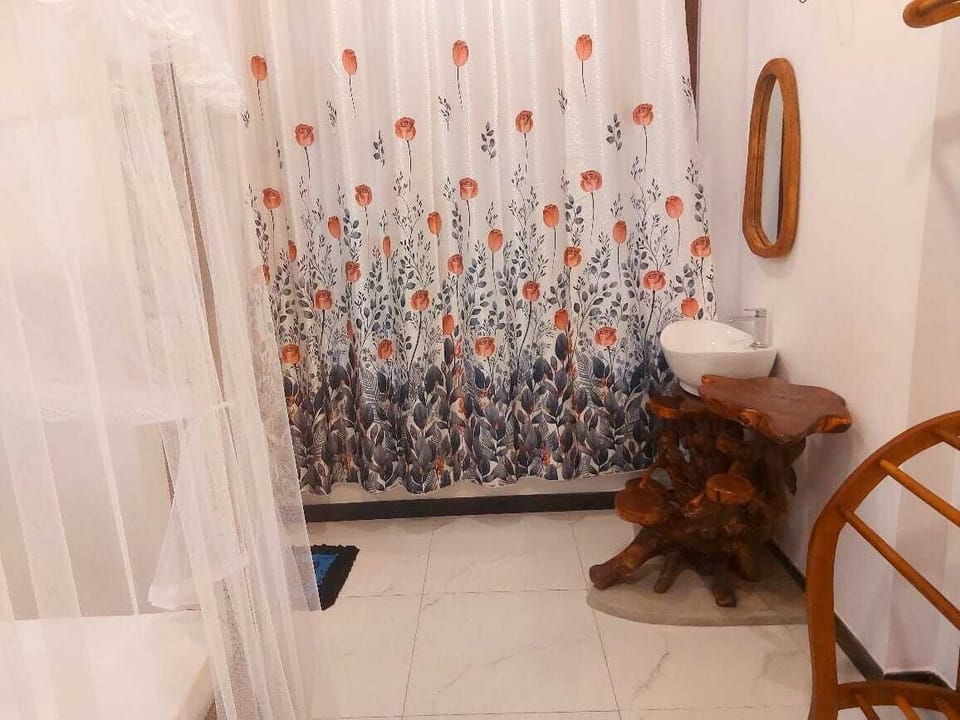 Deluxe Double or Twin Room, Balcony, Sea View | Bathroom | Combined shower/tub, free toiletries, hair dryer (on request), towels