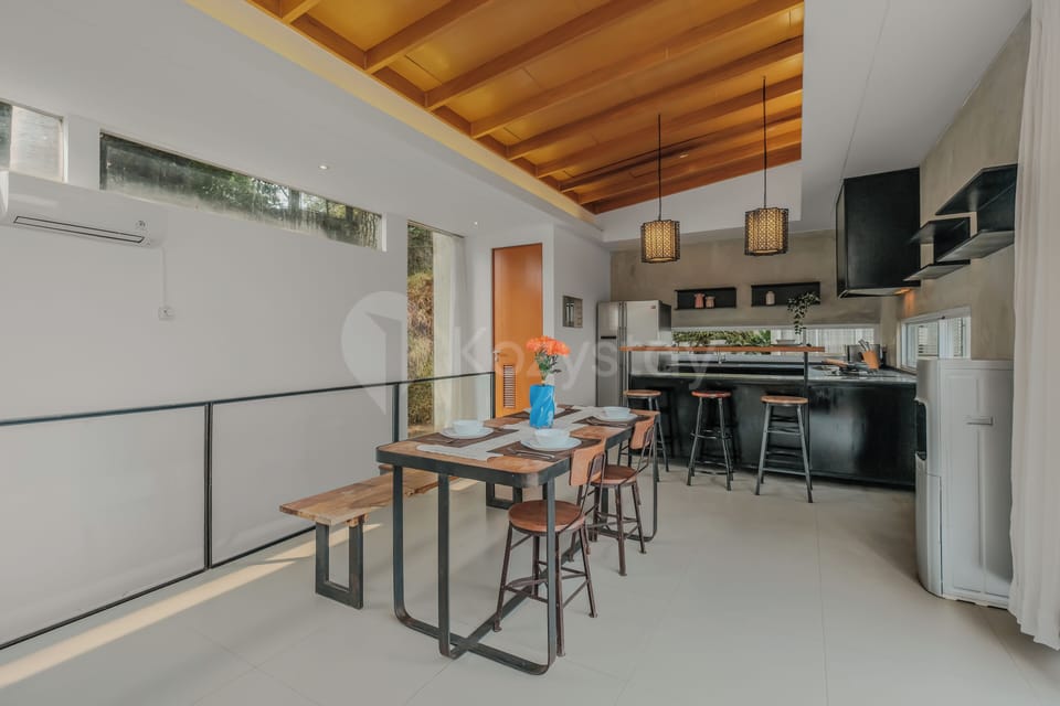 Villa, 3 Bedrooms, City View | Dining room