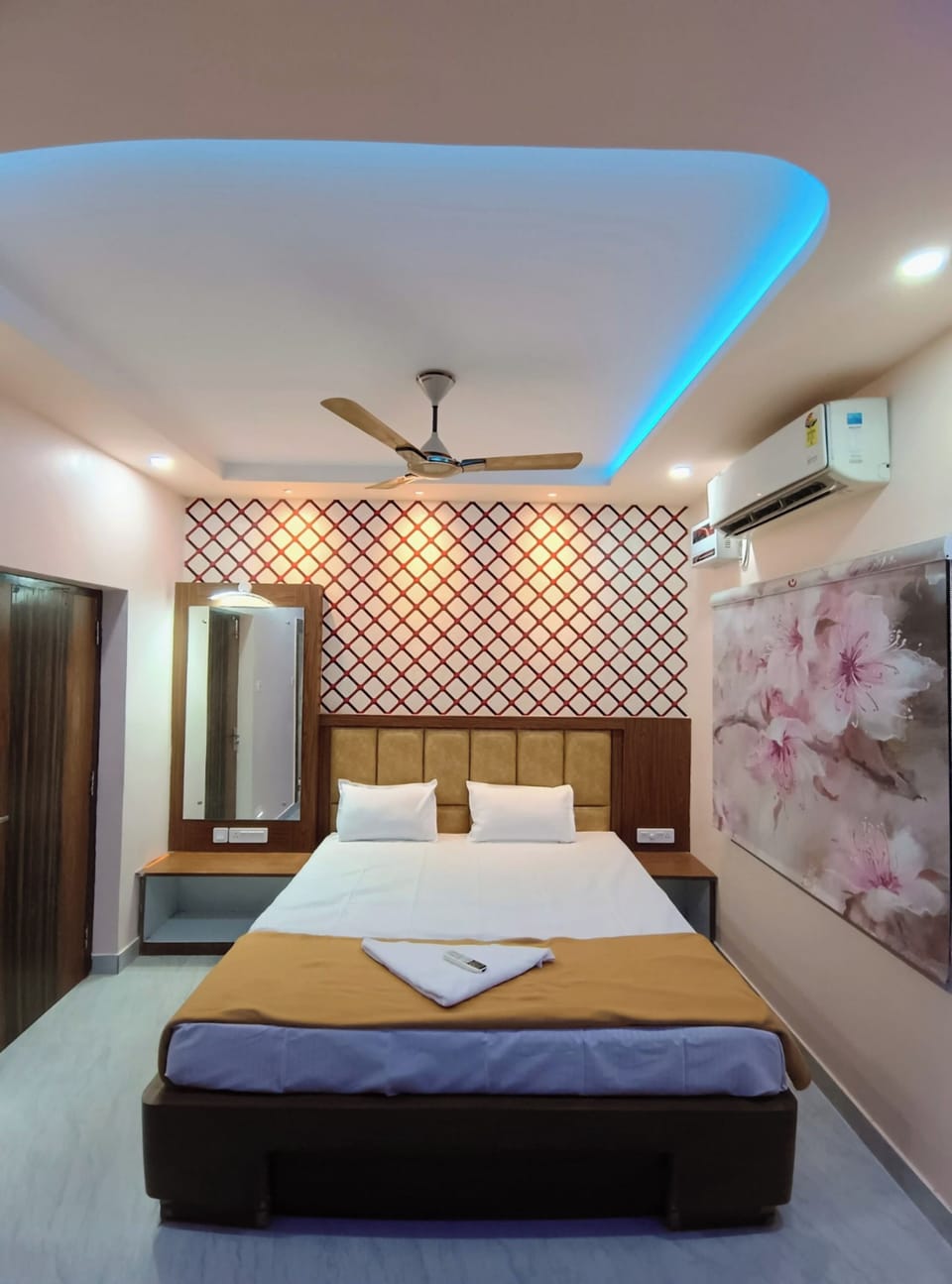 Deluxe Room | Rollaway beds (surcharge), WiFi (free), bed sheets