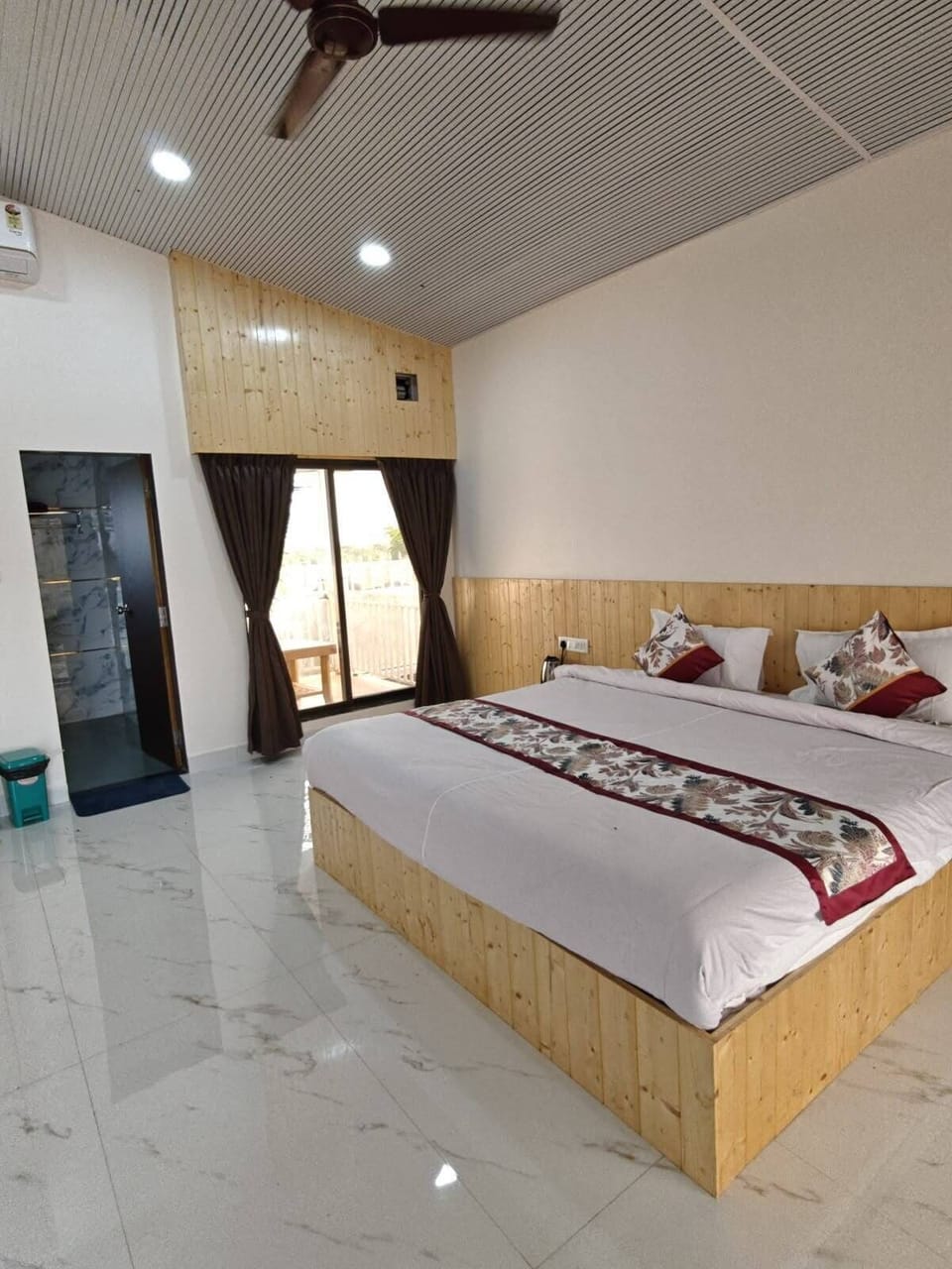Deluxe Double Room | Desk, WiFi (free)