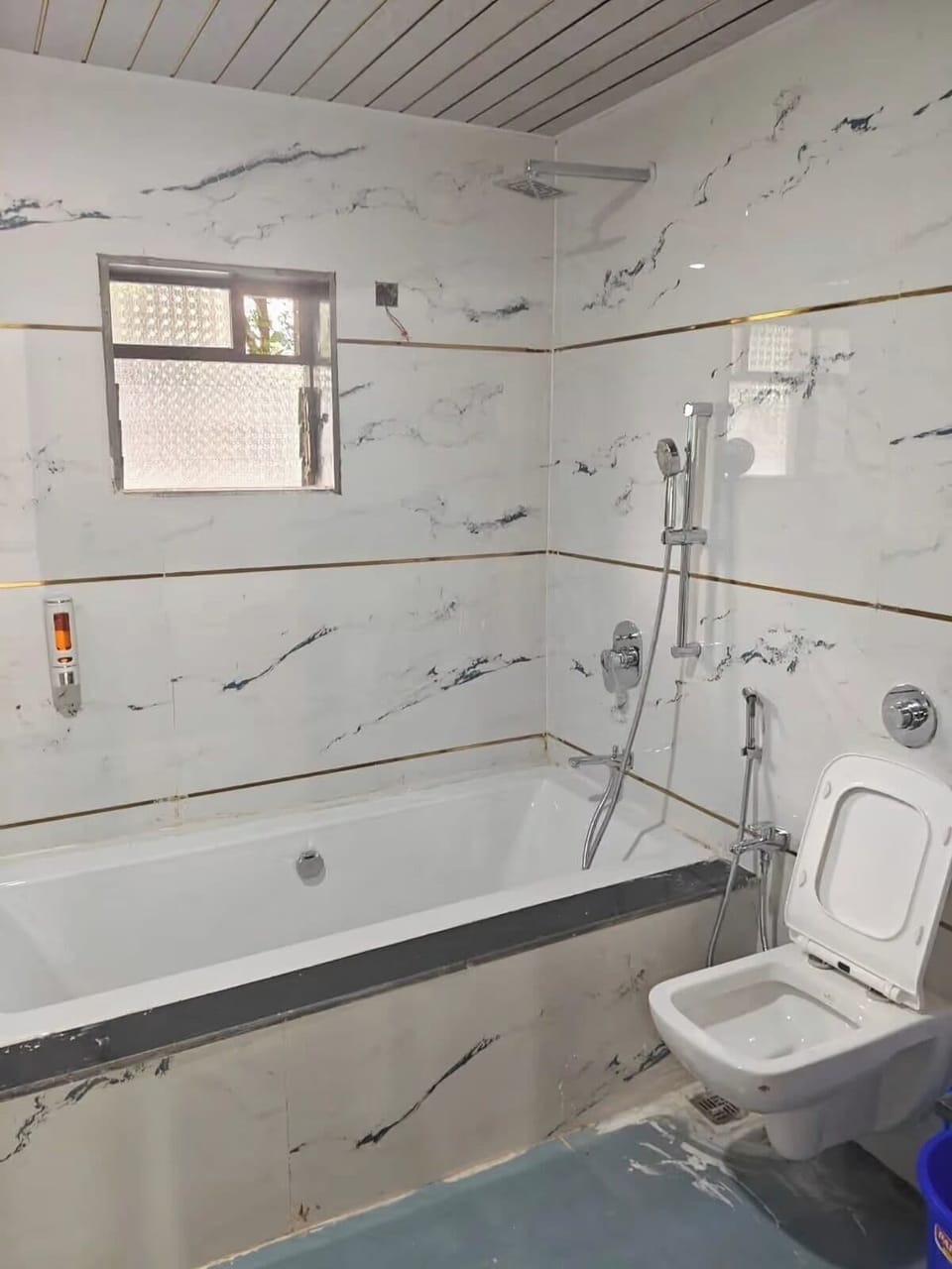 Deluxe Double Room | Bathroom | Towels, soap, shampoo, toilet paper