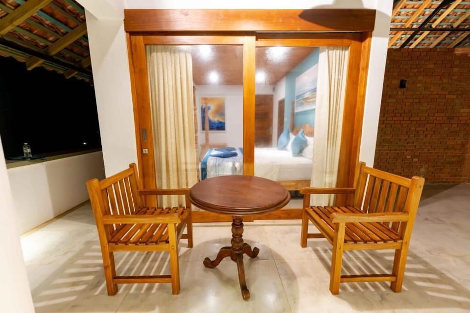 Deluxe Double Room | Dining