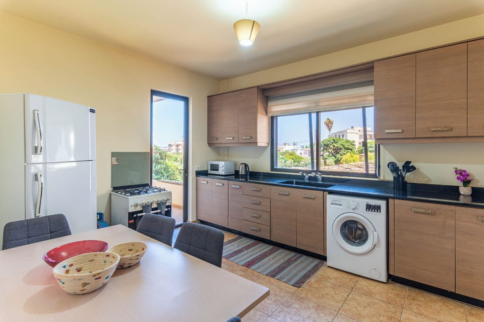 Apartment, 3 Bedrooms, Kitchen, City View | Private kitchen | Espresso maker, coffee/tea maker, full-size fridge, microwave