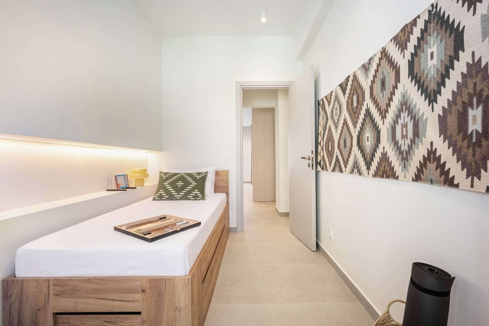 Iron/ironing board, WiFi (free)